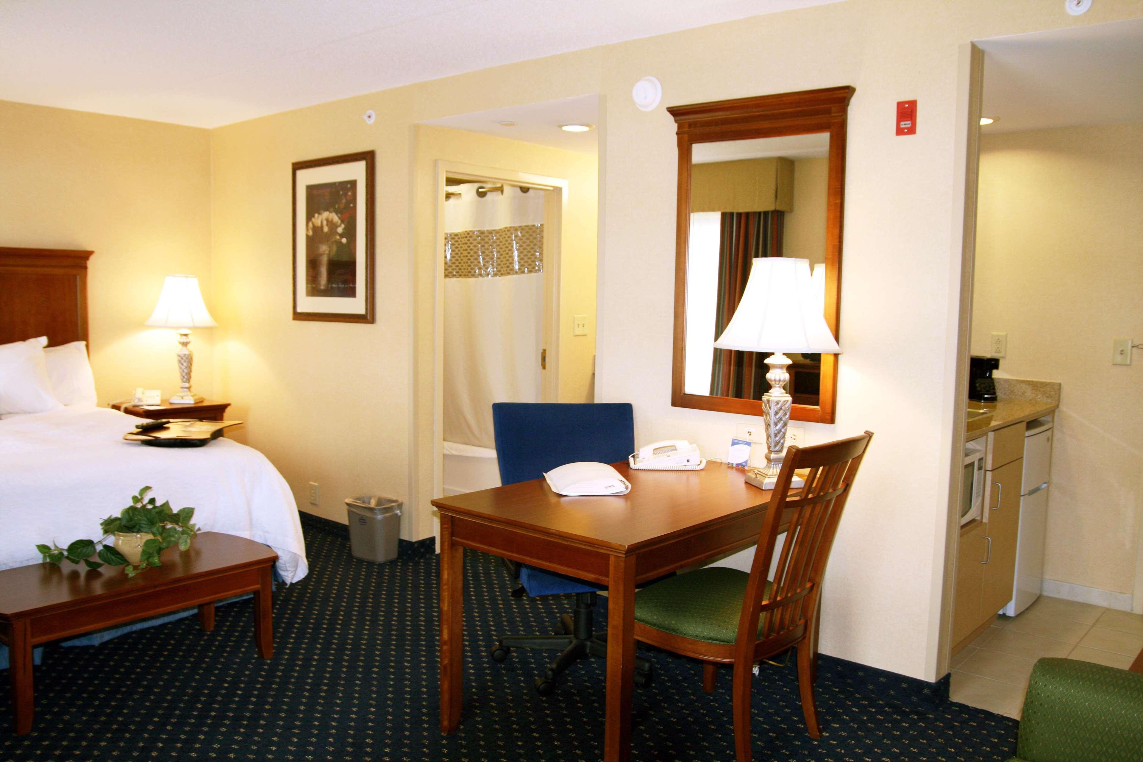 Hampton Inn And Suites Fredericksburg South Room photo